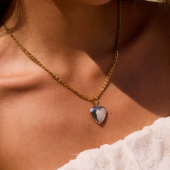 Wholesale Jewelry Stainless Steel And Titanium Steel Love Photo Box Pendant Necklace With Gold And Silver Colormatching And Electroplating