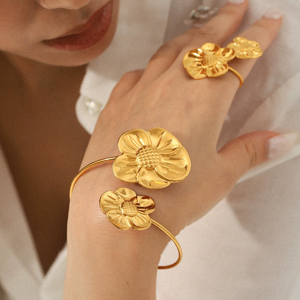 Wholesale Jewelry Stainless Steel Asymmetric Flower Bracelet With Electroplating In Ins Style