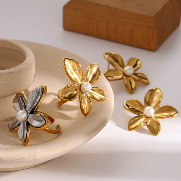 Wholesale Jewelry Stainless Steel Goldplated Flowershaped Inlaid Pearl Women's Geometric Natural Style Earrings