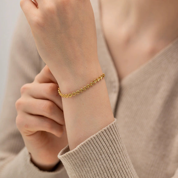 Wholesale Jewelry Stainless Steel Hollow Heart Woven Geometric Electroplated Bracelet For Women