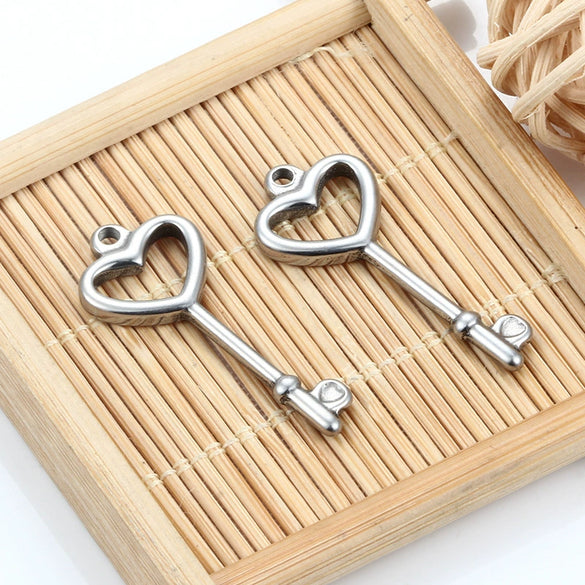 Wholesale Jewelry Stainless Steel Love Hollow Key Pendant Vacuum Electroplated Gold