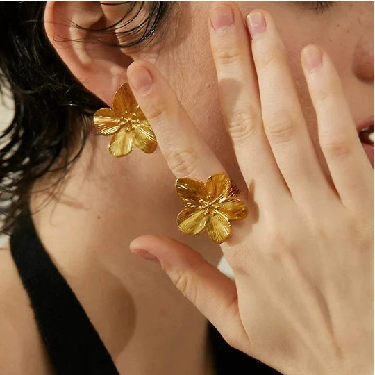 Wholesale Jewelry Stainless Steel Plants And Flowers Electroplating Small And Fresh Women's Hand Accessories And Earrings Set
