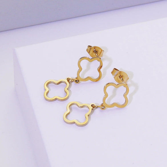 Wholesale Jewelry Suit With Hollow Four Leaf Clover Ring And Earrings In Fashion Style Made Of Stainless Steel With Flower Pattern And Electroplating Treatment