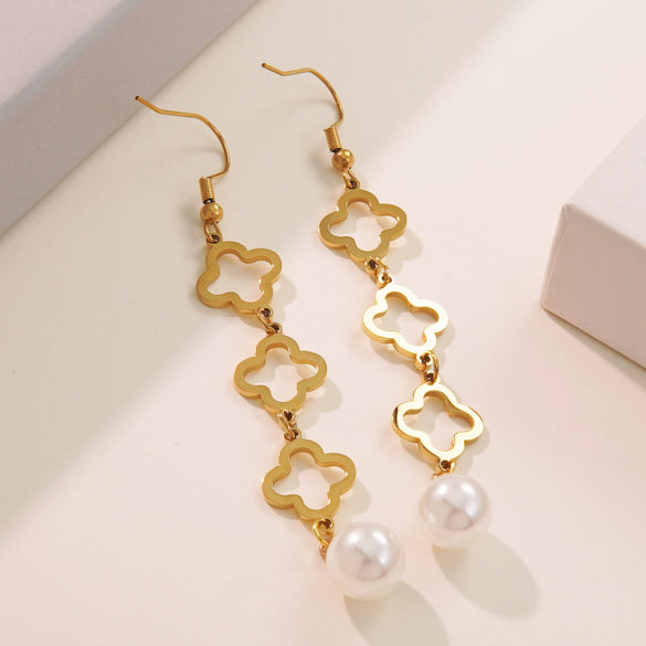 Wholesale Jewelry Suit With Hollow Four Leaf Clover Ring And Earrings In Fashion Style Made Of Stainless Steel With Flower Pattern And Electroplating Treatment