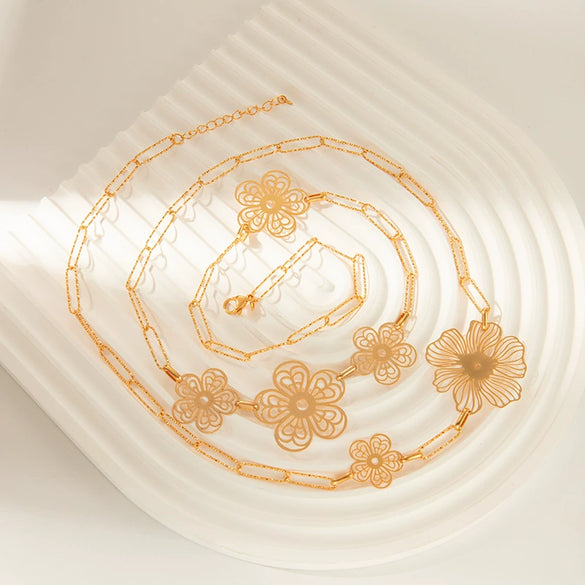 Wholesale Jewelry Sweet Hollow Flower Stainless Steel Gold Plated Necklace