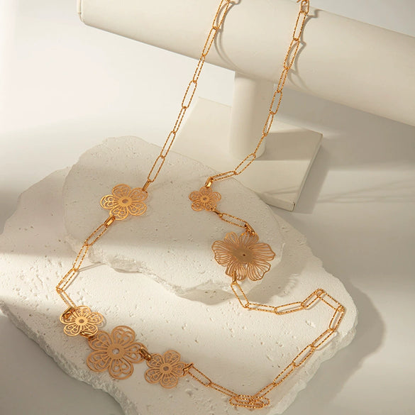 Wholesale Jewelry Sweet Hollow Flower Stainless Steel Gold Plated Necklace