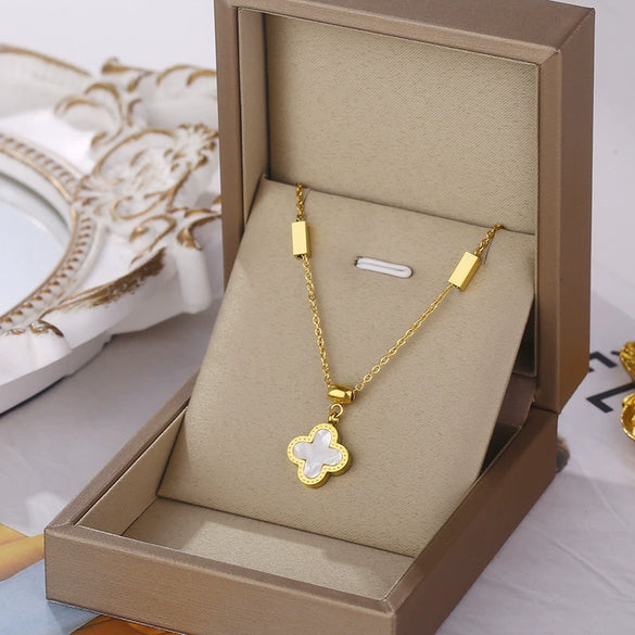 Wholesale Jewelry Titanium Steel Four Leaf Clover Clavicle Chain With Mixed Gemstone Inlay And Geometric Pattern And Electroplating Treatment For Women