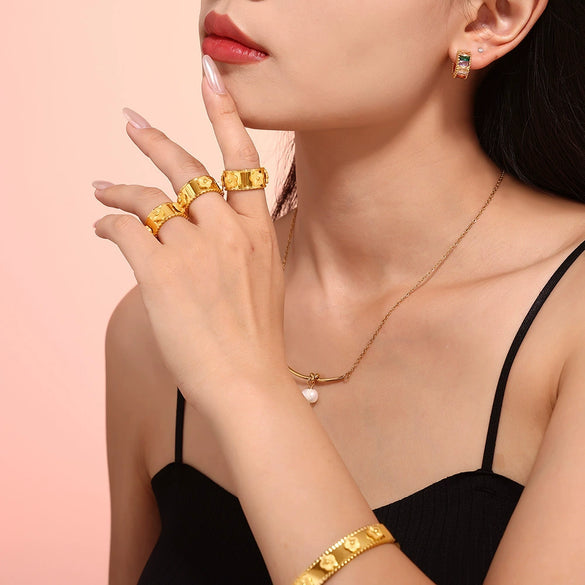 Wholesale Jewelry Titanium Steel French Embossed Flower And Geometric Kaleidoscope Bracelet And Ring Electroplated Fashion Style