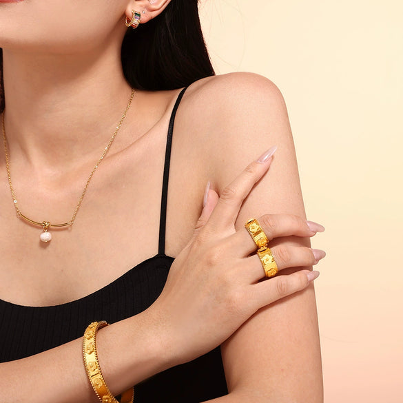 Wholesale Jewelry 316L Stainless Steel French Embossed Flower Bracelet And Kaleidoscope Ring Electroplated Fashion Style