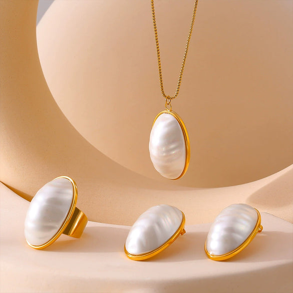 Wholesale Jewelry Titanium Steel Oval Fritillaria Pendant Necklace Ring Earrings 18K Gold Plated Light Luxury Set