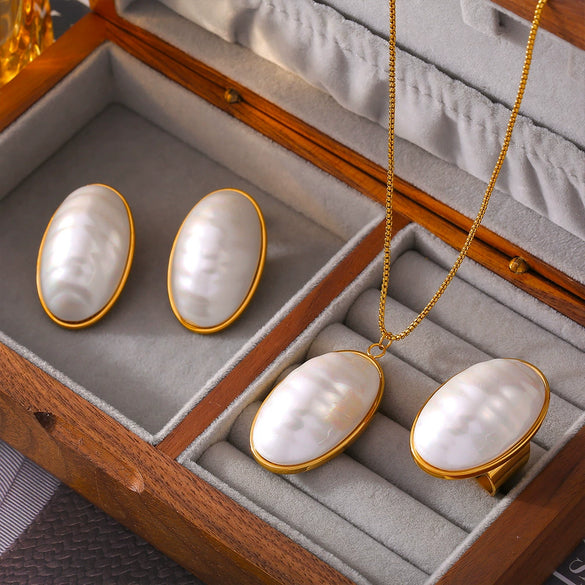 Wholesale Jewelry Titanium Steel Oval Fritillaria Pendant Necklace Ring Earrings 18K Gold Plated Light Luxury Set