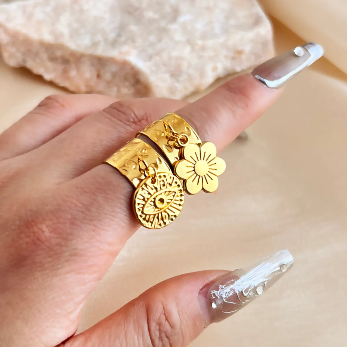 Wholesale Jewelry Tropical Simple Style Eye Solid Color Flower 304 Stainless Steel 18K Gold Plated Plating Charm Rings