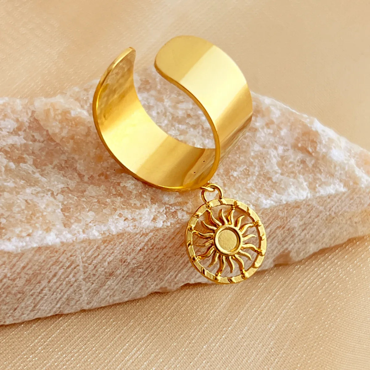 Wholesale Jewelry Tropical Simple Style Star Solid Color Shell 304 Stainless Steel 18K Gold Plated Plating Charm Rings