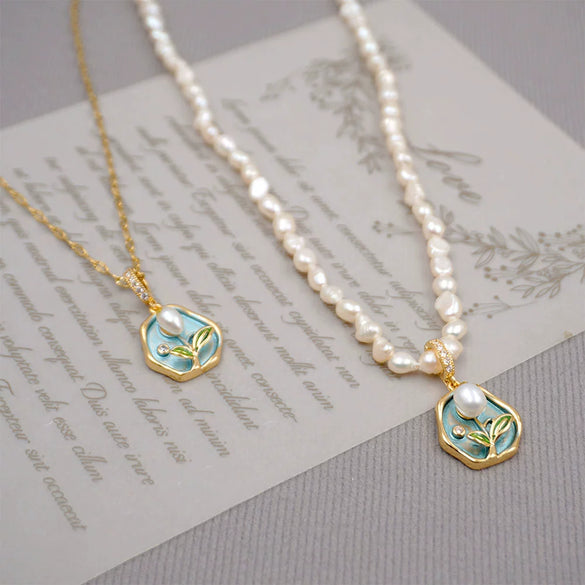 Wholesale Jewelry Vintage Style Geometric Flower Alloy Pendant Necklace Inlaid With Freshwater Pearls And Cross Chain