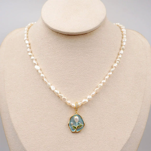Wholesale Jewelry Vintage Style Geometric Flower Alloy Pendant Necklace Inlaid With Freshwater Pearls And Cross Chain