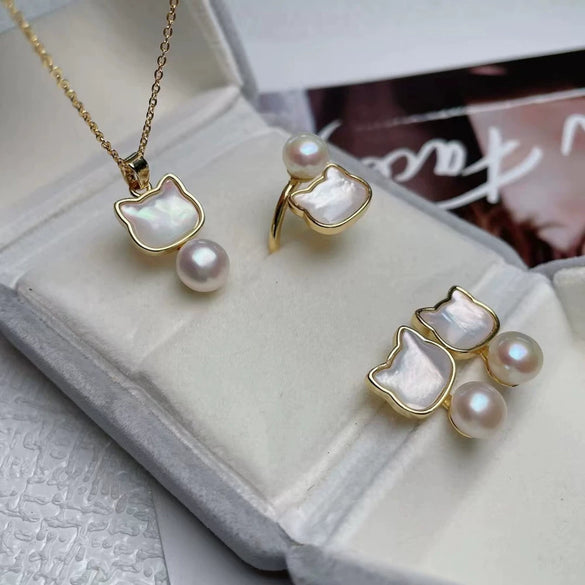 Wholesale Jewelry Women's Cute Cat Pendant Threepiece Set With Freshwater Pearls And Copper Alloy Accessories