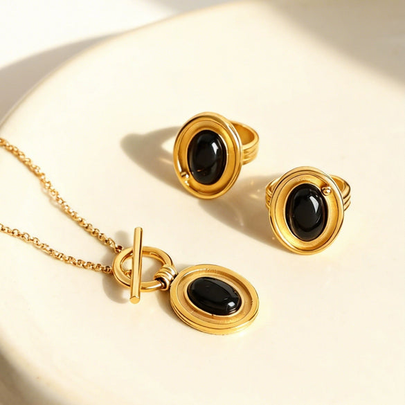 Wholesale 18K Gold Plated Stainless Steel Pendant Necklace And Bracelet Set For Women In Light Luxury Style