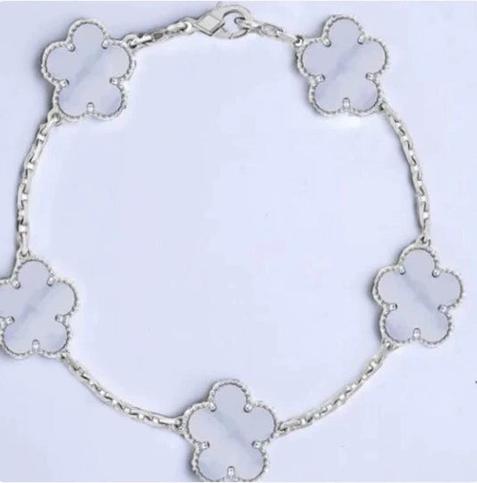 Wholesale 18K Goldplated Stainless Steel Minimalist Leaf Pattern Clover Bracelet For Women