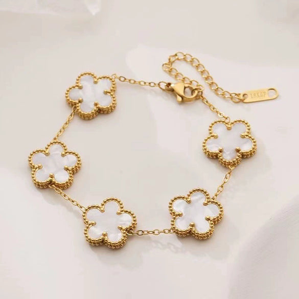 Wholesale 18K Goldplated Stainless Steel Minimalist Leaf Pattern Clover Bracelet For Women