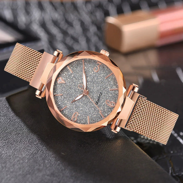 Wholesale Ladies Casual Quartz Watch With Alloy Case Fine Steel Strap And Round Dial Star Design