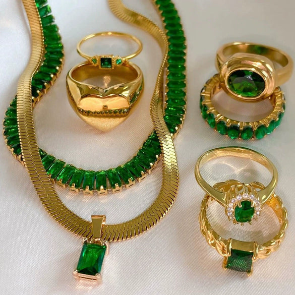 Wholesale Ladies Fashion All Match Ring In Stainless Steel With 18K Gold Plating And Inlaid Green Zircon Geometric Design