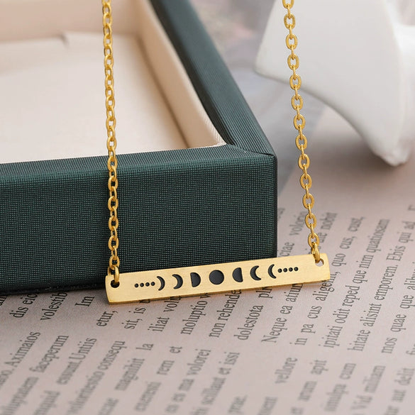 Wholesale Ladies Fashion Jewelry Stainless Steel Moon Eclipse Pendant Clavicle Chain With Crossbar Snake Bone Chain And Geometric Design Electroplating