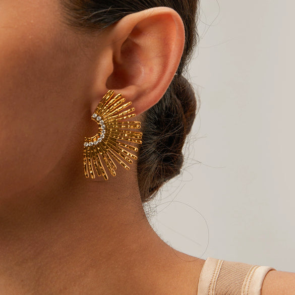 Wholesale Ladies Geometric Lines Stainless Steel Earrings With Diamond Design Light Luxury And Nonfading