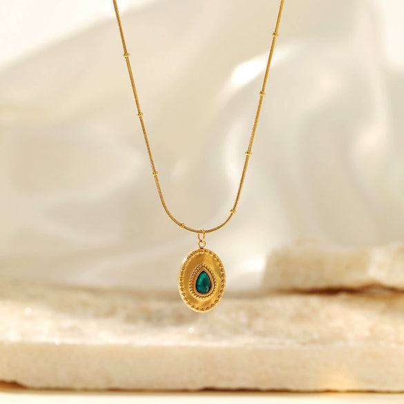 Wholesale Ladies Geometric Oval Pendant Necklace Made Of Stainless Steel And Titanium Steel With Electroplating Design