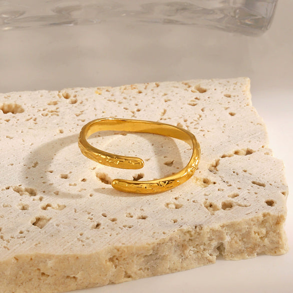 Wholesale Ladies Geometric Stainless Steel Hammered Gold Plated Ring