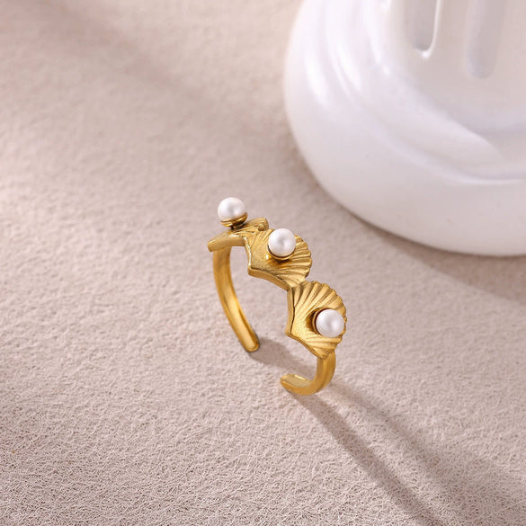 Wholesale Ladies Jewelry Light Luxury Style Inlaid With Gold Heart Shape Geometric Asymmetrical Gold Plated Copper Ring