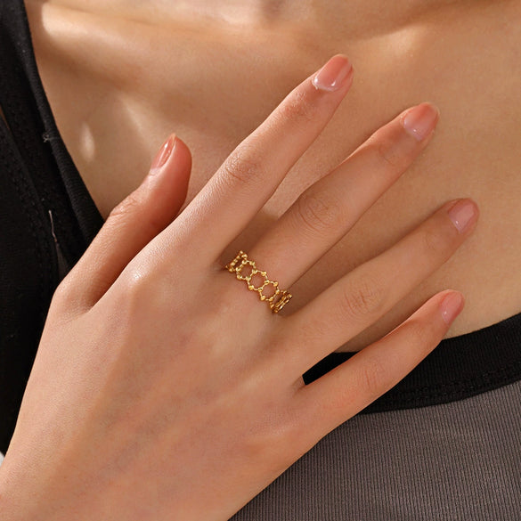 Wholesale Ladies Retro Geometric Hollow Stainless Steel Hip Hop Ring With Electroplating Does Not Fade