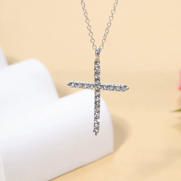Wholesale Ladies Retro Virgin Mary Cross Pendant Necklace With Alloy Material And Electroplating Treatment In Geometric Style