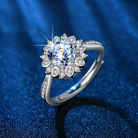 Wholesale Ladies Simple Popular Proposal Ring With Flower Pattern Silver Plated Electroplated Moissanite