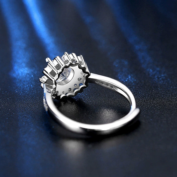 Wholesale Ladies Simple Popular Proposal Ring With Flower Pattern Silver Plated Electroplated Moissanite