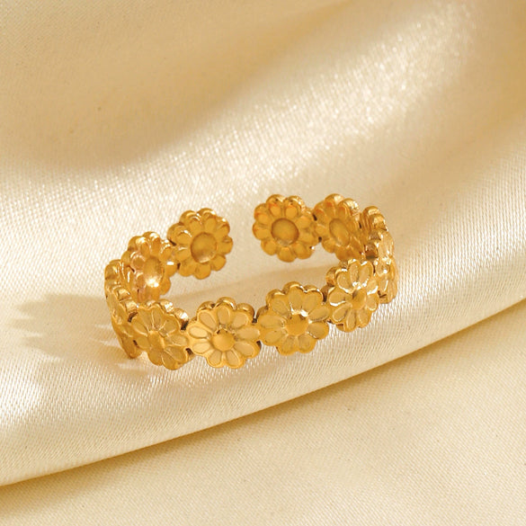 Wholesale Ladies Stainless Steel Geometric Flower Ring With Electroplating Simple Style