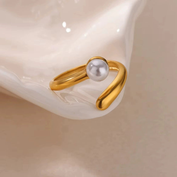 Wholesale Ladies Stainless Steel Heart Shape Electroplated Lip Ring And Conch Ring With Personality Design