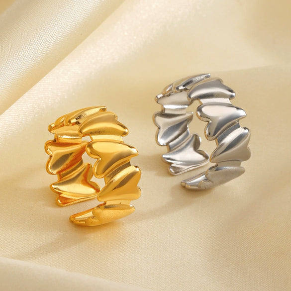 Wholesale Ladies Stainless Steel Heart Shaped Love Ring With Electroplating And Geometric Wave Pattern