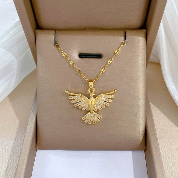 Wholesale Ladies Stainless Steel Heartshaped Pendant Necklace With Electroplating Process And Vintage Design