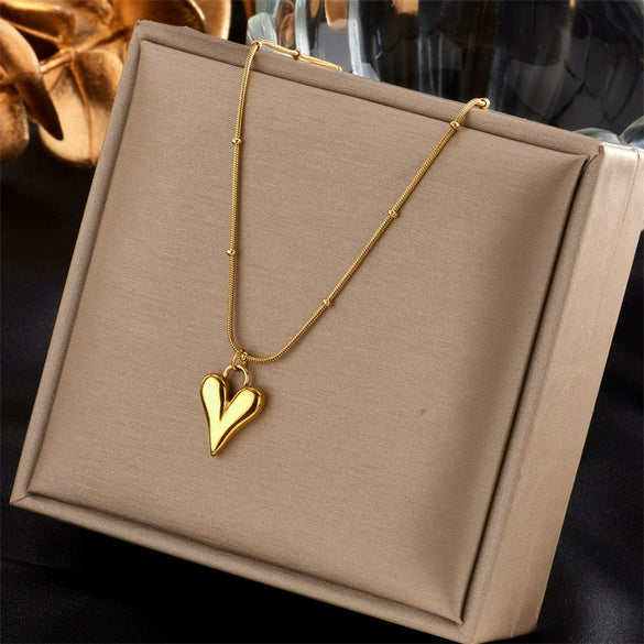 Wholesale Ladies Stainless Steel Heartshaped Pendant Necklace With Electroplating Process And Vintage Design