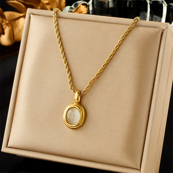 Wholesale Ladies Stainless Steel Heartshaped Pendant Necklace With Electroplating Process And Vintage Design
