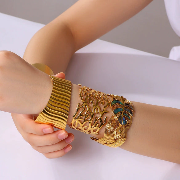 Wholesale Ladies Stainless Steel 18K Gold Plated Exaggerated Opening Bracelet With Leaves Design 18K Furnace Vacuum Plating