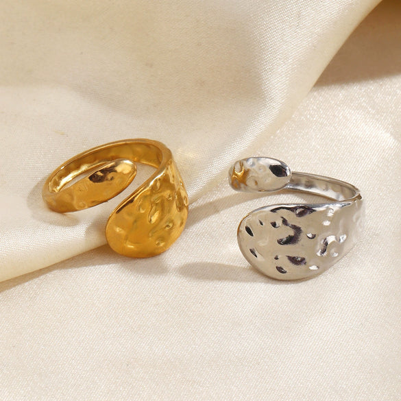 Wholesale Lady's Geometric Hammer Pattern Stainless Steel And Resin Ring With Electroplating