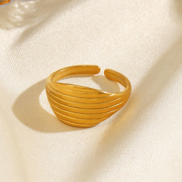 Wholesale Lady's Geometric Stainless Steel Ring With 18K Gold Electroplating