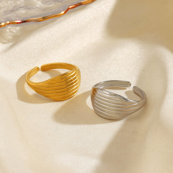Wholesale Lady's Geometric Stainless Steel Ring With 18K Gold Electroplating