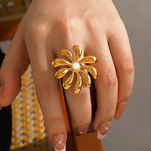 Wholesale Lady's Simple Style Flower Ring Stainless Steel Pearl Electroplated Retro Inlaid