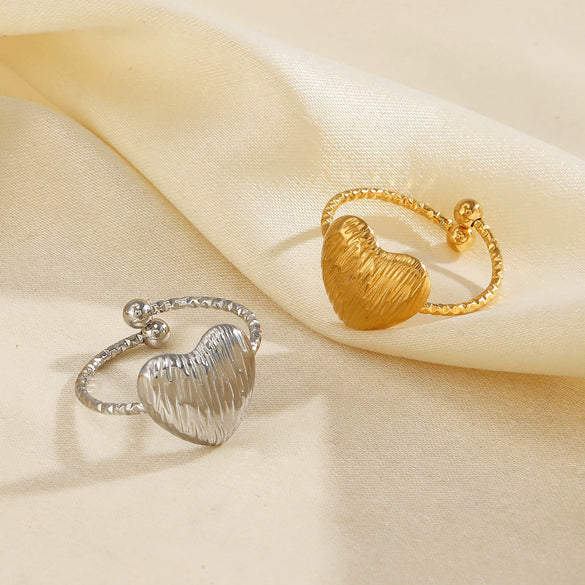 Wholesale Lady's Stainless Steel And Titanium Steel Geometric Heartshaped Ring With Gold Electroplating