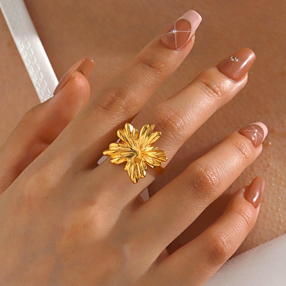 Wholesale Lady's Stainless Steel Geometric And Flower Style Ring With 18K Gold Plated Electroplating