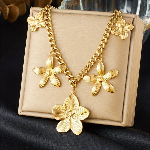 Wholesale Light Luxury Elegant Gold Plated Stainless Steel Five Petal Flower Pendant Coarse Chain Clavicle Necklace For Women