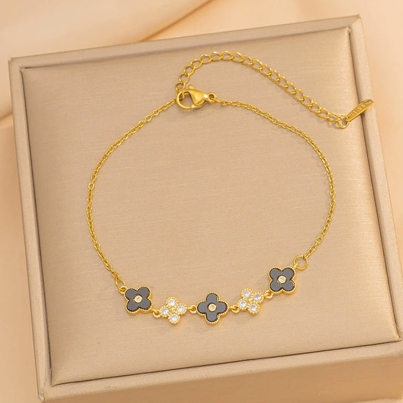 Wholesale Light Luxury Fourleaf Clover Motherofpearl Titanium Steel Necklace Set With Diamonds Vacuum Furnace Electroplated Antiallergic Colorpreserving Women's Jewelry