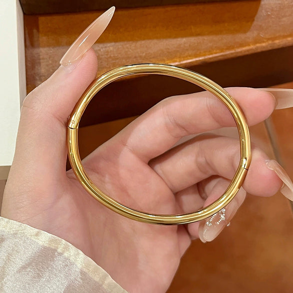 Wholesale Light Luxury Geometric Polish Titanium Steel Bracelet With 18K Real Gold Electroplated Clasp For Women